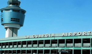 إخلاء صالة ركاب بمطار لاغوارديا في نيويورك للإشتباه بسيارة