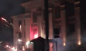 مهاجمة مبنى السفارة الروسية في أوكرانيا بالألعاب النارية