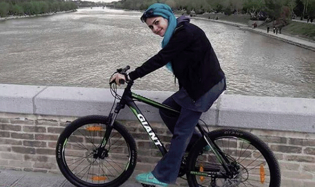 iran-woman-cycling