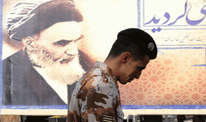 جندي إيراني يقتل 3 من زملائه وينتحر