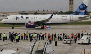 أول رحلة طيران أميركية منتظمة لكوبا في نصف قرن