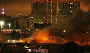 مصرع رجال إطفاء في حريق مستودع في موسكو