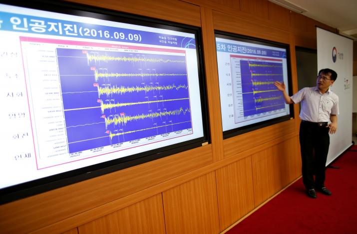 Ryoo Yong-gyu, Earthquake and Volcano Monitoring Division Director, points at a chart showing seismic waves observed in South Korea, during a media briefing at Korea Meteorological Administration in Seoul, South Korea, September 9, 2016. REUTERS/Kim Hong-Ji
