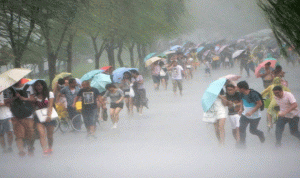 إغلاق مدارس وإلغاء رحلات جوية مع وصول الإعصار ميرانتي إلى تايوان