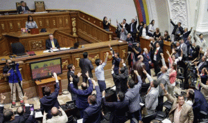 البرلمان الفنزويلي يندّد بـ”إنقلاب” من جانب نظام مادورو