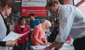 ألمانيا تسعى لسن قوانين تسهل ترحيل طالبي لجوء