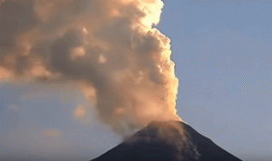 بالفيديو… ثورة بركان كوليما المكسيكي وإجلاء سكان قريتين