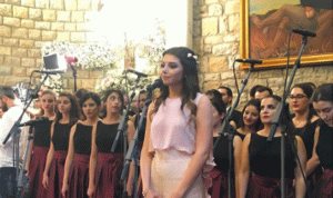 بالفيديو… ماريتا الحلاني ترنّم في زفاف سامي الجميل