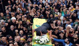 بالصور… “حزب الله” يُشيع قائداً عسكرياً بارزاً سقط في سوريا