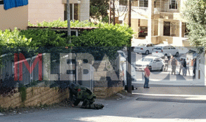 بالصور… الإشتباه بحقيبة قرب اذاعة “لبنان الحر”
