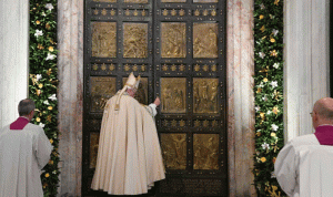 قداسة البابا يغلق “الباب المقدس”!