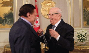تونس تقلد عادل إمام الوسام الوطني للإستحقاق
