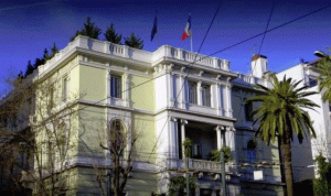 جرح شرطي بالقاء قنبلة على السفارة الفرنسية في اليونان