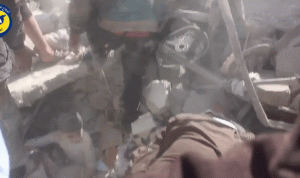 بالفيديو… مقتل 20 مدنيا في قصف على ادلب!