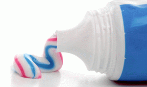 للنساء فقط.. استخدامات خاصة لمعجون الأسنان