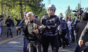 تركيا.. اعتقالات وأحكام بالسجن في يوم “نهاية الديمقراطية”