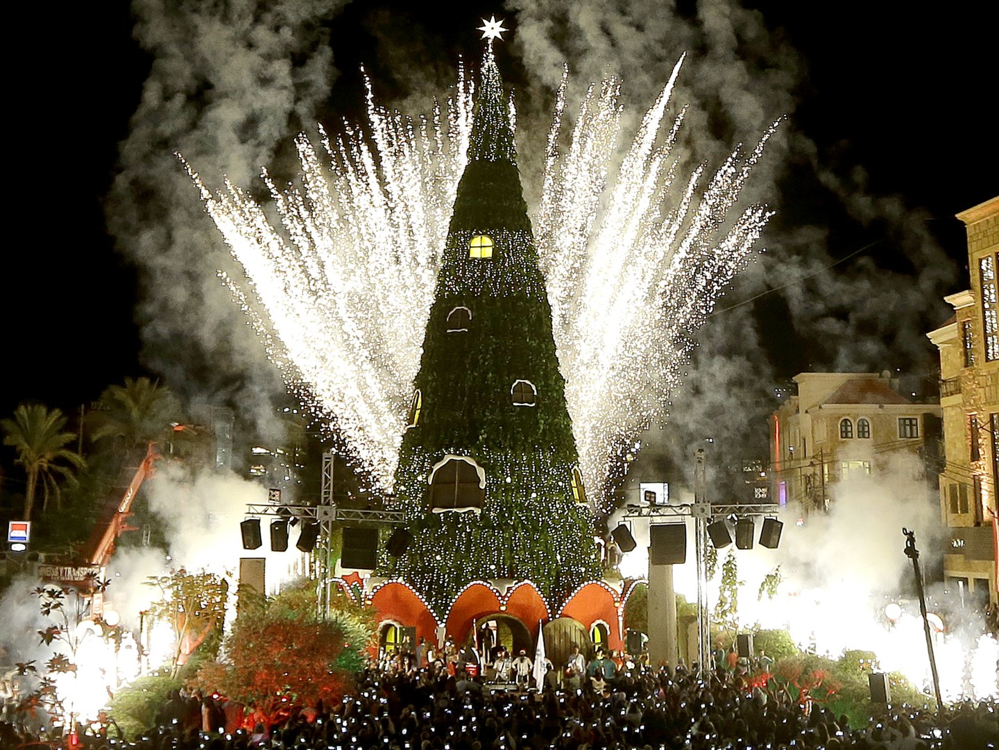 byblos-lebanon-christmas-tree-gettyimages-625569044