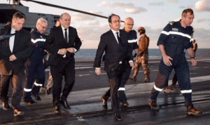 هولاند يعتزم زيارة حاملة الطائرات الفرنسية “شارل ديغول”