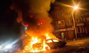 إشعال النار في 650 سيارة بفرنسا عشية العام الجديد