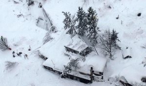30 شخصا في عداد المفقودين في الانهيار الجليدي في إيطاليا