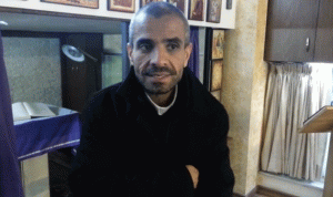 بالفيديو… من يهدّد الأب مجدي علاوي بالقتل؟