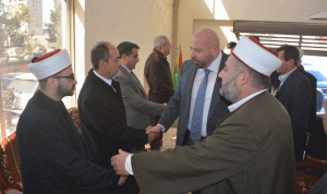 نهرا ممثلا المشنوق يقدم التعازي بوفاة رئيس المجلس الاسلامي العلوي