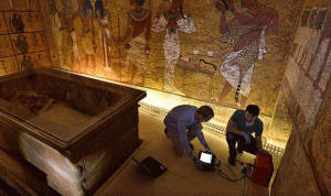 ما السر الذي تخفيه مقبرة الفرعون الصغير توت عنخ آمون؟