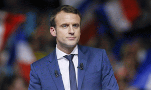مرشح للرئاسة الفرنسية يسخر من إتهامه بالمثلية الجنسية