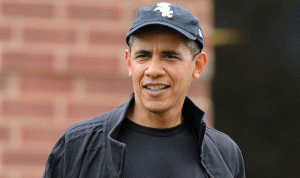 بالصور… أوباما يقضي إجازته بـ”لوك صبياني”!
