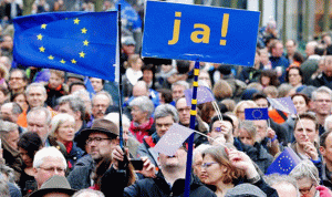 ألمانيون يتظاهرون في برلين تأييداً لأوروبا