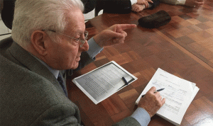 شمعون يوقع على عريضة الطعن بقانون الإيجارات