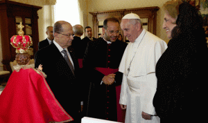 بالفيديو… تبادل الهدايا بين عون والبابا!