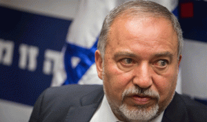 ليبرمان: إسرائيل ستعيد فتح معبر كرم أبو سالم مع قطاع غزة