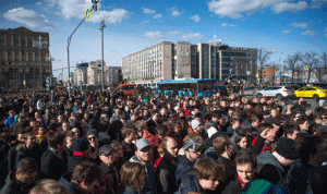 بالصور… إحتجاجات واسعة في روسيا وإعتقال العشرات
