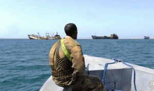 قراصنة صوماليون يخطفون أول سفينة تجارية منذ 2012