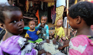 أسر جائعة في الصومال… أي طفل نطعم؟