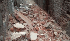 انهيار حائط دعم في ورشة بناء في البوشرية يتسبب بهدم مبنى ملاصق