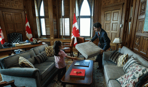 رئيس وزراء كندا يتنازل عن منصبه لـ”طفلة”