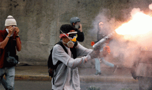 البرازيل تزوّد فنزويلا بالغاز المسيل للدموع