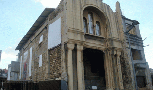 تحقيق IMLebanon: كنيسة مار منصور في وسط بيروت تنزع شظايا الحرب عنها