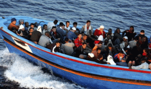 مقتل 13 امرأة بغرق زورق مهاجرين قبالة إيطاليا