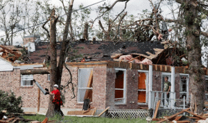 عواصف قوية تودي بحياة 14 شخصا في الولايات المتحدة