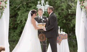 بالفيديو… عريس يصفع عروسه أثناء زفافهما!