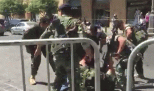 بالفيديو… الجيش يعتدي بالضرب على متظاهرين في رياض الصلح