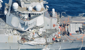 فقدان 7 من طاقم مدمرة أميركية بعد اصطدامها بسفينة شحن