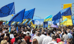 بالصور… أوكرانيا تحتفل بإسقاط تأشيرة “شنغن” عن مواطنيها