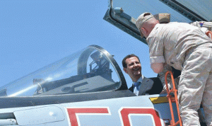 بالصور والفيديو… الأسد داخل طائرة حربية روسية