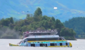 بالفيديو… لحظة غرق السفينة السياحية في كولومبيا!