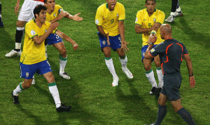 “الفيفا” يتصدى للعنصرية في كأس القارات