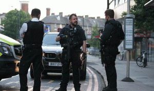 لندن تتعهّد بنشر قوات إضافية بعد “هجوم المسجد”